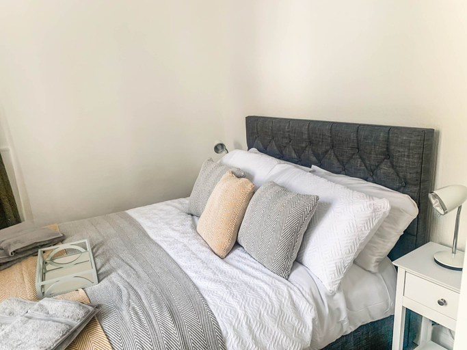 Bedroom 4, The Rosebery Retreat By The Castle 1-bed Apartment, Highland