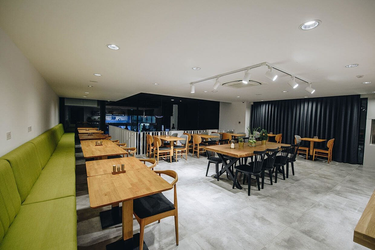 Food & Drinks 5, Ingate Hotel & Cafe