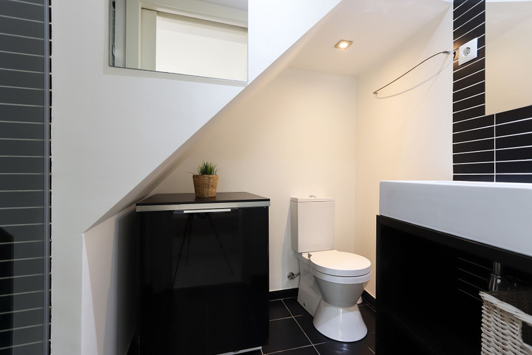 Bathroom 4, Tailor Made Flat in Central Bairro Alto, Lisbon