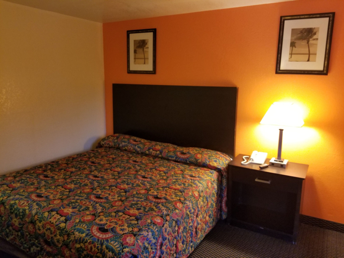 Bedroom 2, Americas Best Inn Macon, Bibb
