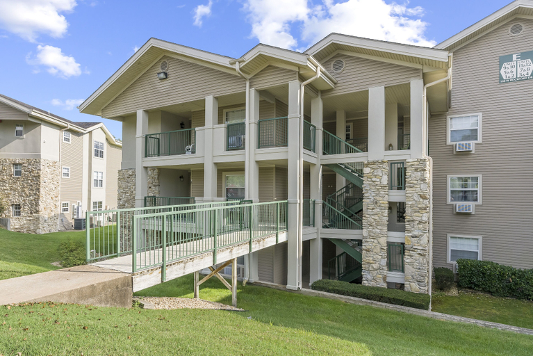 Exterior & Views 2, The Golf Lodge, Taney