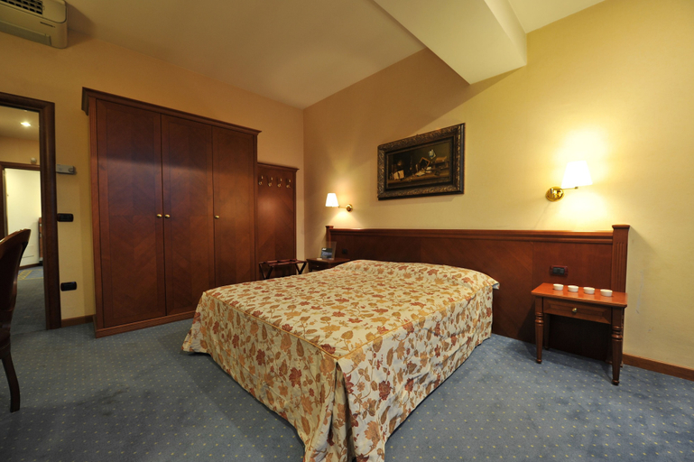 Bedroom 3, Hotel Antares, Verona