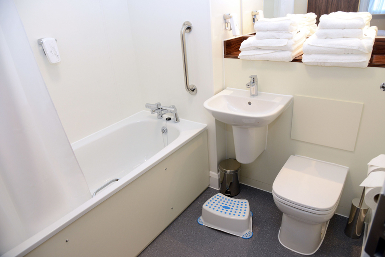 Bathroom 4, Woodcocks, Lincoln by Marston's Inns, Lincolnshire
