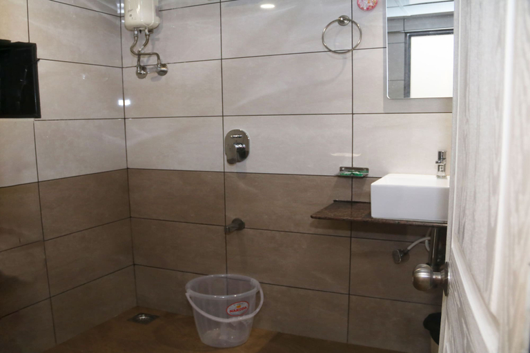 Bathroom 4, Hotel Crystal Luxury INN, Mumbai Suburban