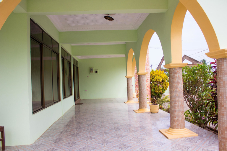 Others 5, Jayliz Lodge Tema, Tema