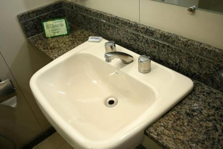 Bathroom 4, Cheverny Apart Hotel, Belo Horizonte