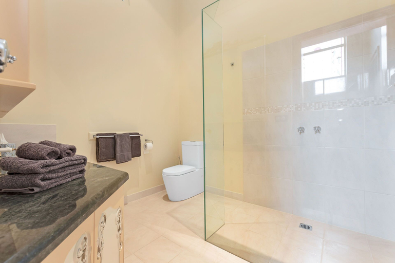 Bathroom 4, Clocktower Suites, Campaspe - Echuca