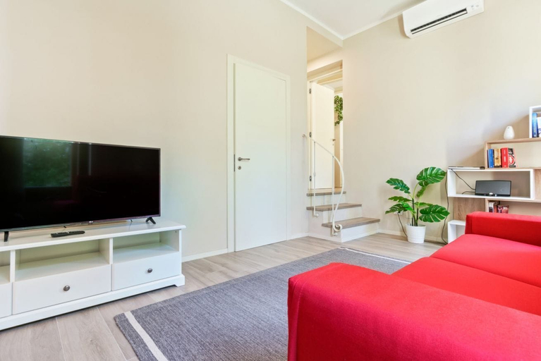 Living area 2, Piazzale Michelangelo Modern Flat, Florence