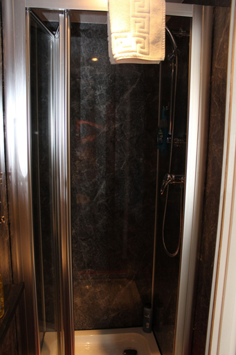 Bathroom 3, Pitfaranne Guest House, Highland