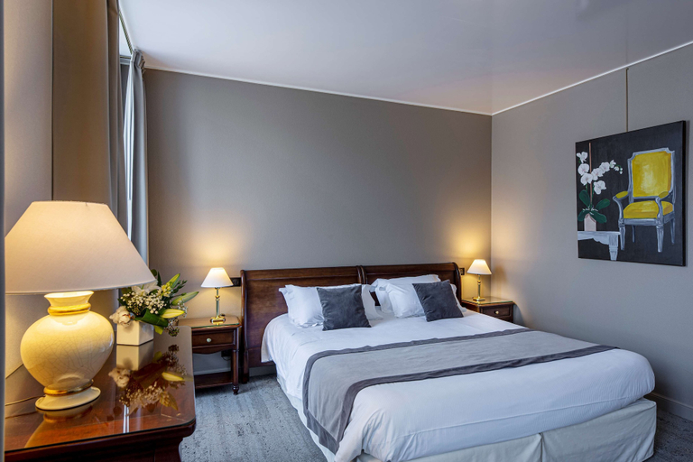 Bedroom 4, Best Western Grand Hotel De Bordeaux, Cantal