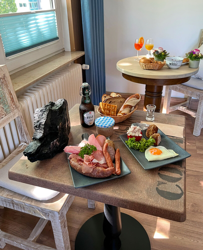 Food & Drinks 6