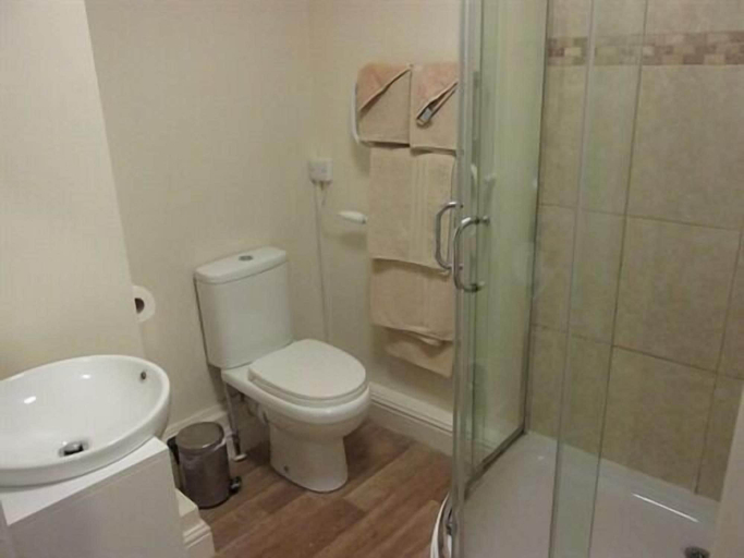 Bathroom 4, The Okeover Arms, Derbyshire