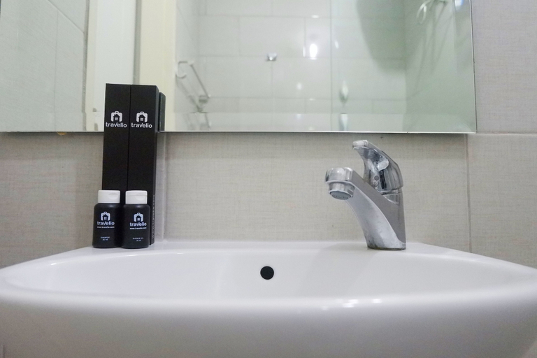 Bathroom 3, Studio Apartment Connected to Mall at Anderson Supermall Mansion, Surabaya