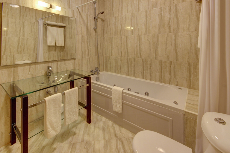 Bathroom 4, Pinheiros da Balaia, Albufeira