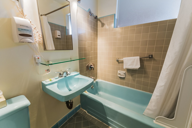 Bathroom 4, Cal Mar Hotel Suites, Los Angeles