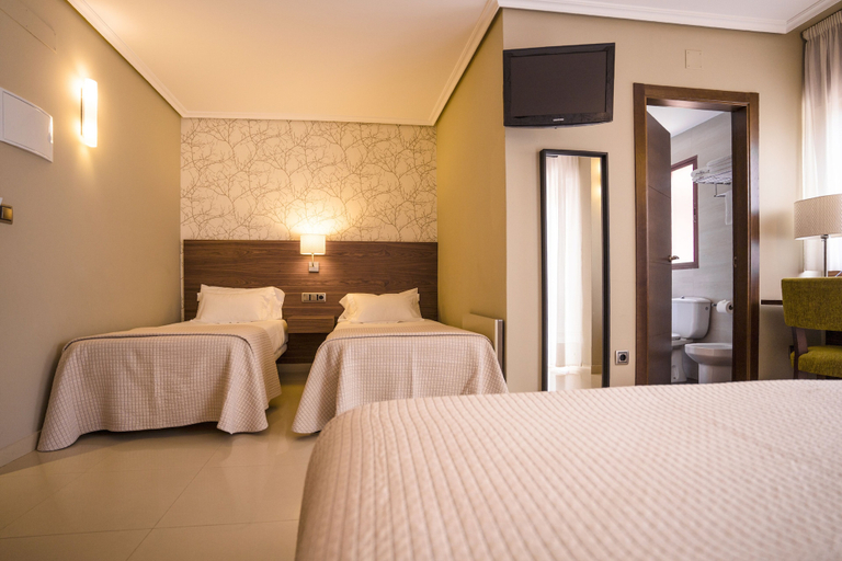 Bedroom 4, Hotel Pirámide, Pontevedra