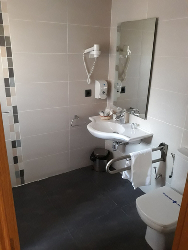 Bathroom 4, Hotel Restaurante La Bodega, Zaragoza