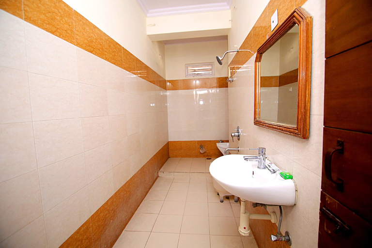 Bathroom 4, Hotel Midtown, Hardwar