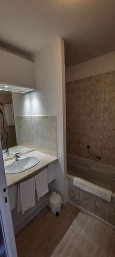 Bathroom 3, Auberge du Gros Tilleul, Somme