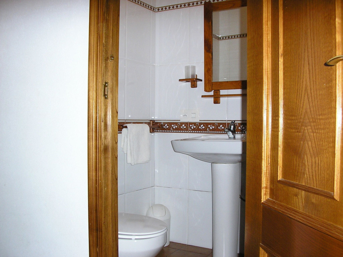 Bathroom 3, Casa de Rodríguez, Lugo