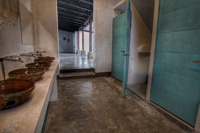 Bathroom 3, Lemon Tree Hostel, Antigua Guatemala