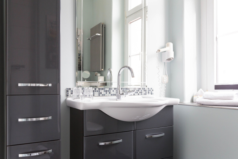 Bathroom 4, Hotel Alte Mark, Hamm