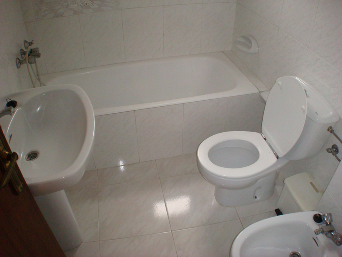Bathroom 3, Apto económico Llança Centro - 109, Girona