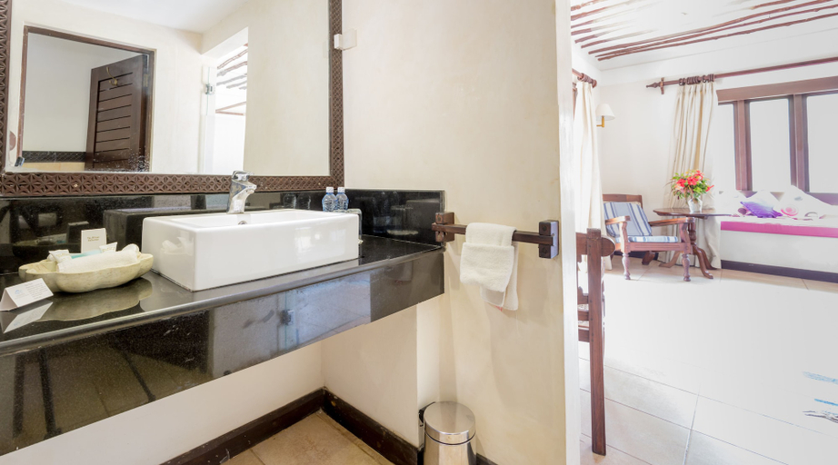 Bathroom 5, Jacaranda Indian Ocean Beach Resort, Msambweni