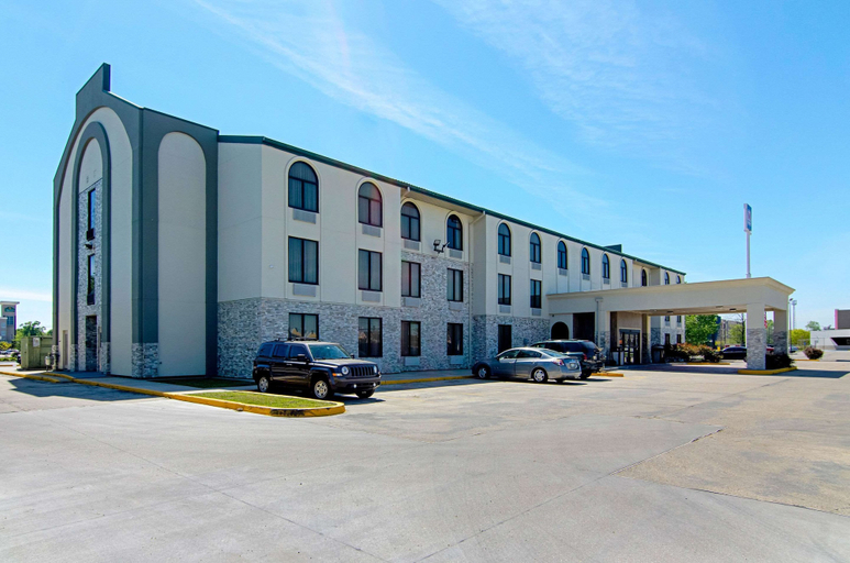 Exterior & Views 3, Quality Inn & Suites Near Tanger Outlet Mall, Ascension