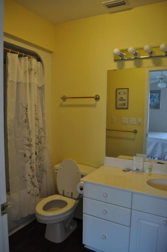 Bathroom 4, Seahorse Landing, Levy
