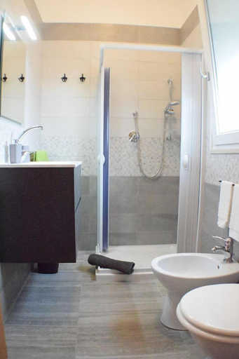 Bathroom 5, Dolcesosta B&B, Taranto