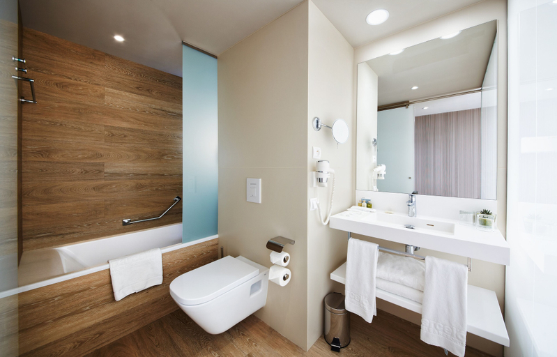 Bathroom 5, Occidental Praha, Praha 4