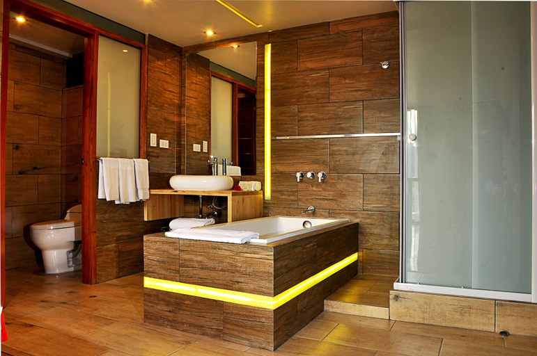 Bathroom 4, Polo Corporativo San Sebastian, Cusco