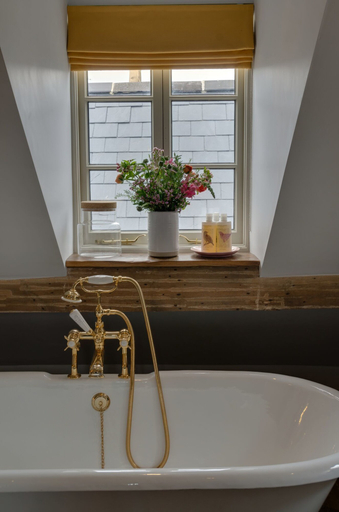 Bathroom 4, The Crown Inn, Oxfordshire