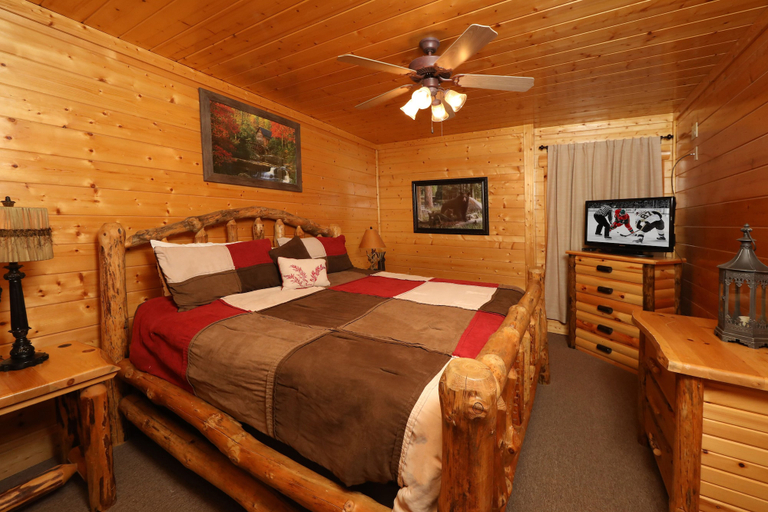 Bedroom 2, BearADise in the Smokies - Two Bedroom Cabin, Sevier