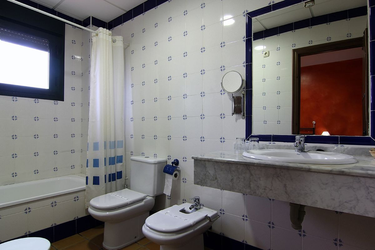 Bathroom 4, Hotel Rural Hojaranzos, Cáceres