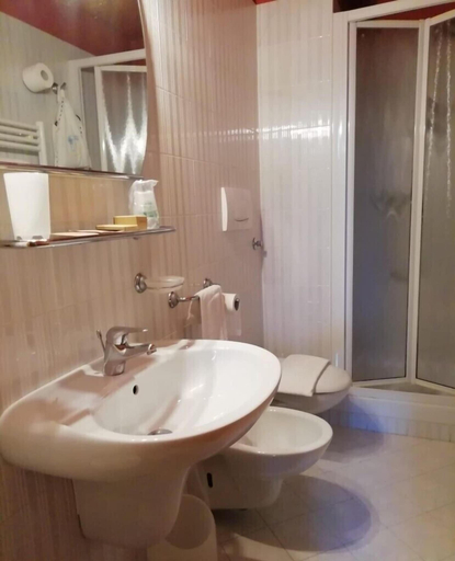Bathroom 4, Hotel Calvi, Treviso