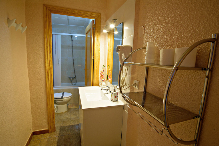 Bathroom 5, Hostal Carrizo, Alicante