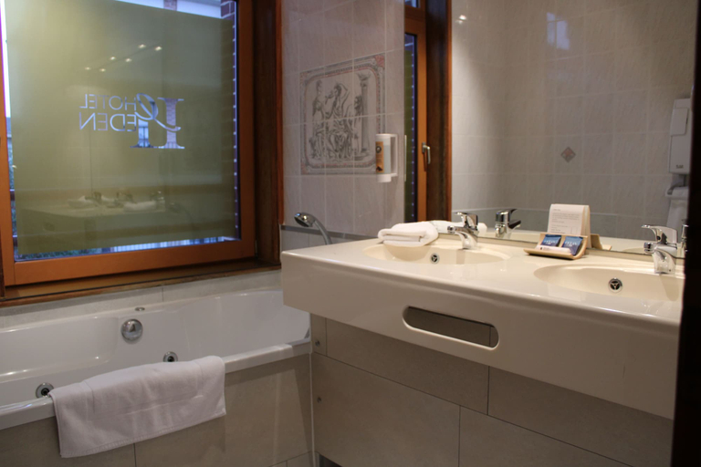 Bathroom 5, Hotel Eden, Pas-de-Calais