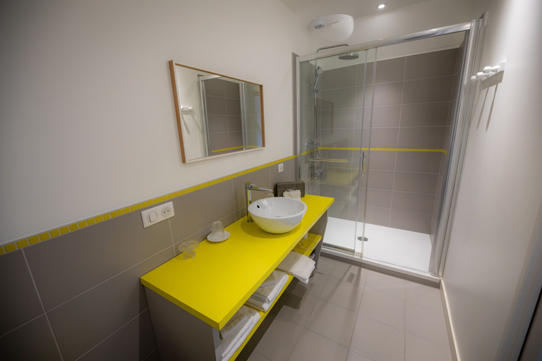 Bathroom 5, Au Manoir des Loges, Manche