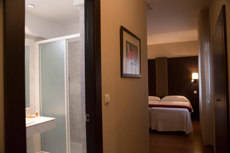 Bedroom 4, Hotel Delta, Navarra