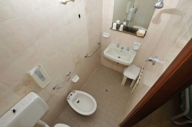 Bathroom 3, Hotel Conca D'Oro, Modena
