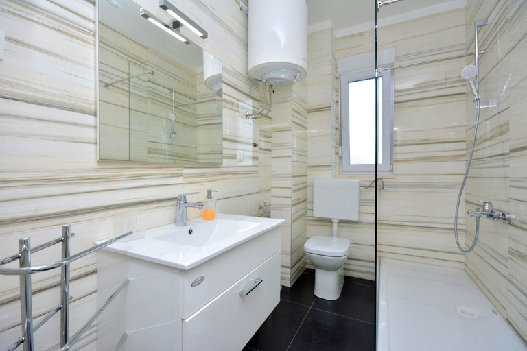 Bathroom, Apartment Toni, Podstrana