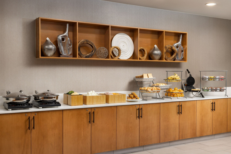 Food & Drinks 5, SpringHill Suites by Marriott Fresno, Fresno