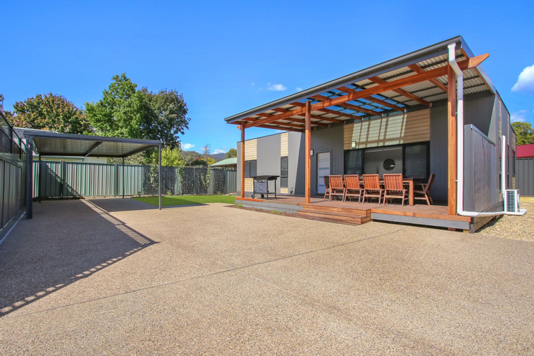 Exterior & Views 2, Snowgum Bright Retreat - 2, Alpine - East