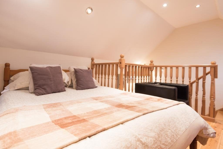 Bedroom 2, Lakeside Lodge, Cumbria