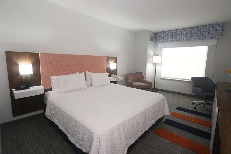 Bedroom 3, Hampton Inn Owego, Tioga