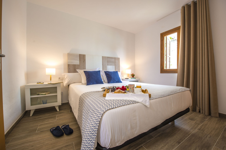 Bedroom 4, Flipflop Surfing Playa Apartments, Baleares