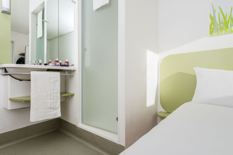 Bedroom 2, Ibis Budget Les Sables d'Olonne, Vendée