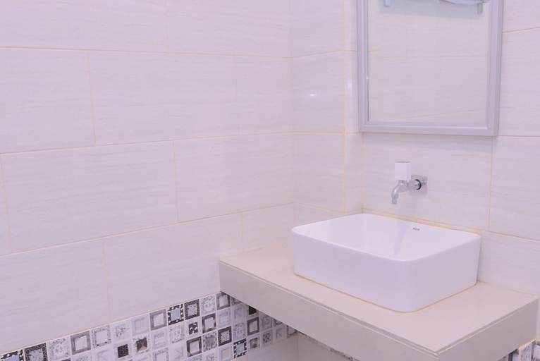 Bathroom 4, Capital O 2018 Ring Road Guest House Syariah, Banda Aceh